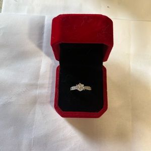 Gorgeous ring. Silver. Adjustable